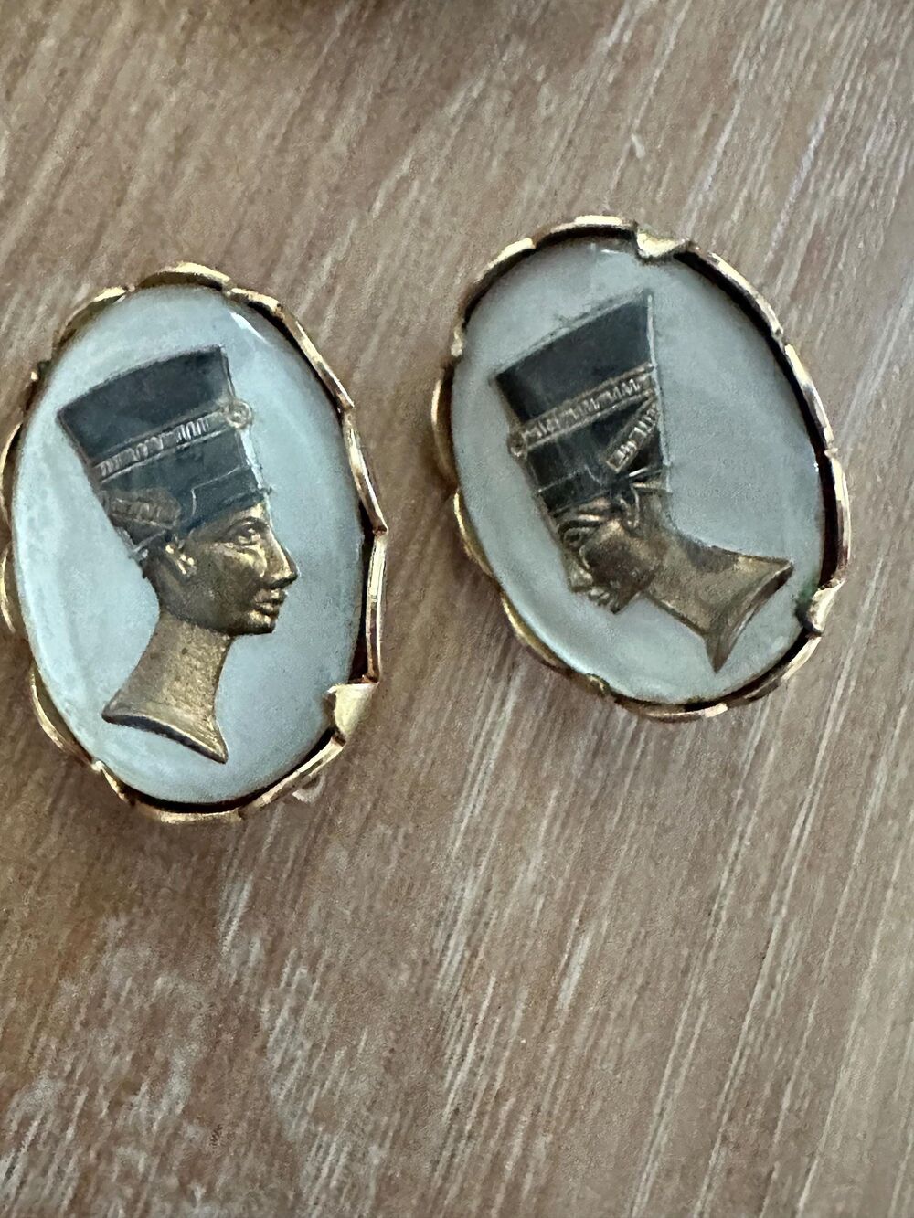 EMJ 1970s Nefertiti Intaglio Clip On Signed